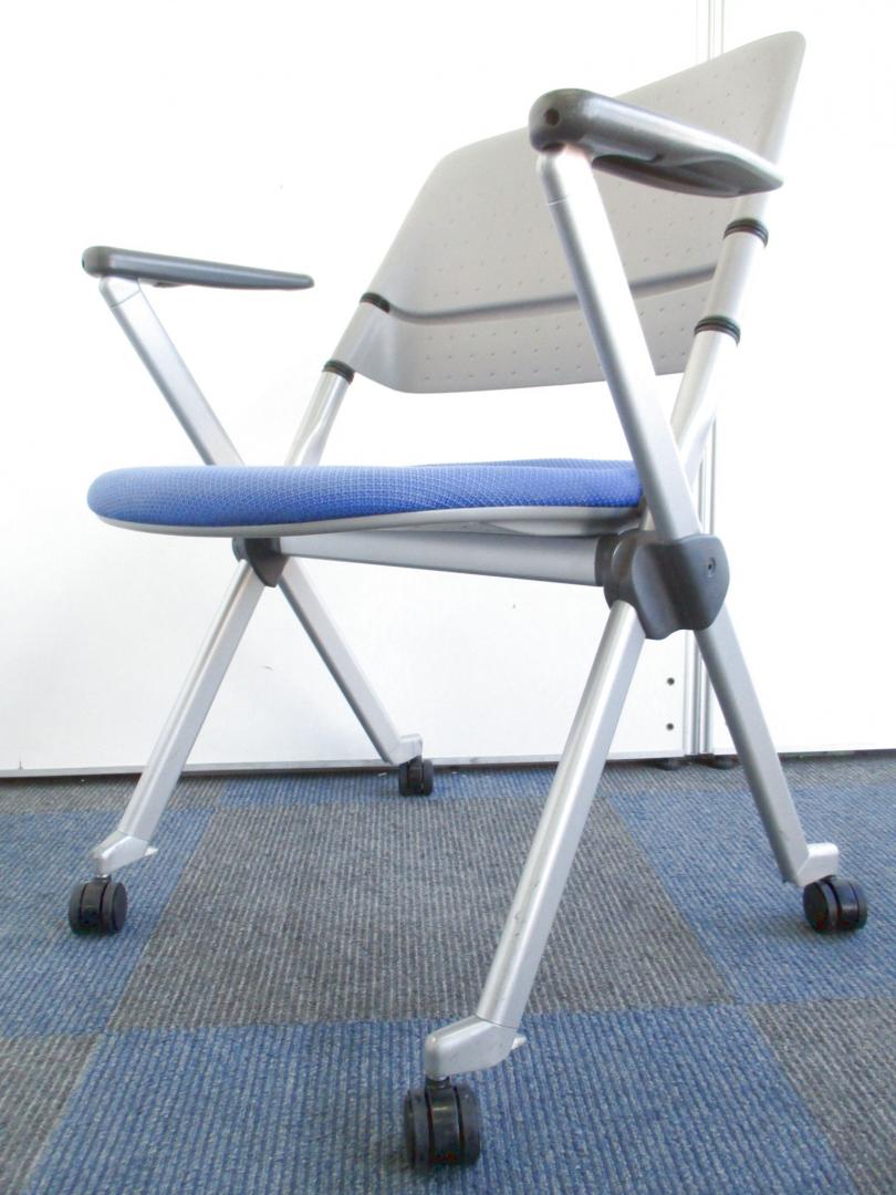 【おつとめ品につきお安く！】二通りの収納方法【珍しい肘付きです！】
                        リータⅡ
                                    中古
            