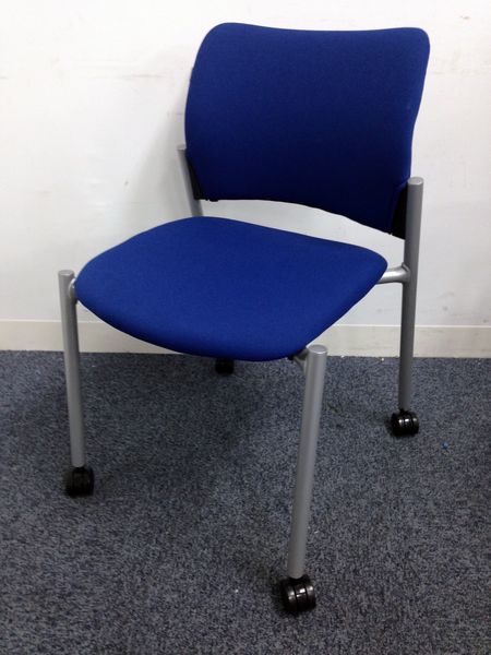 【8脚入荷】2016年製の状態良好品！！重ねて収納可能なスタッキングタイプ！！
                        8147
                                    中古
            