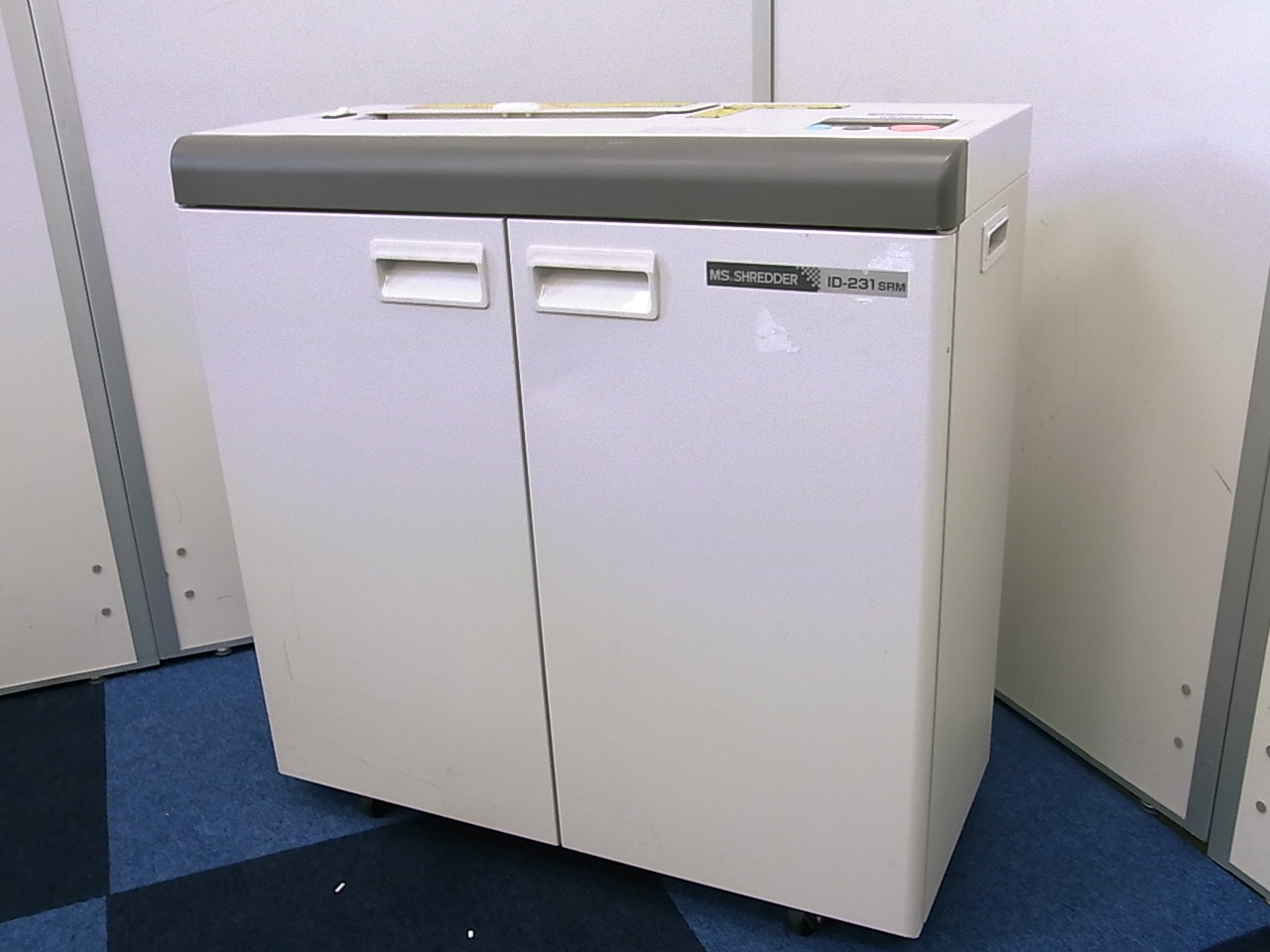 【最大裁断枚数26枚】不要な用紙を、バッサリカット!!【Ａ３サイズ対応！】
                        
                                    中古
            