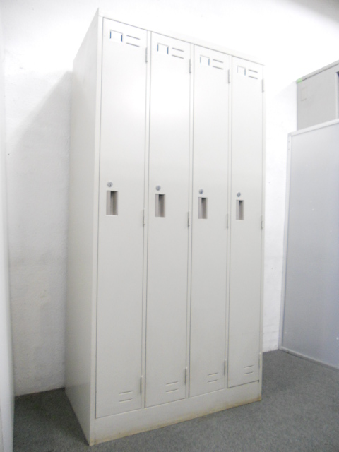 ■コクヨ製　4人用ロッカー【衣服や個人の荷物をしっかり保管！】
                        LK
                                    中古
            