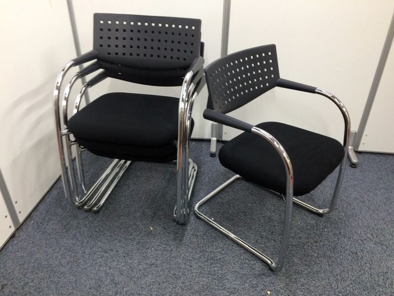 【セット商品】人気の高いスタッキングチェア
                        
                                    中古
            