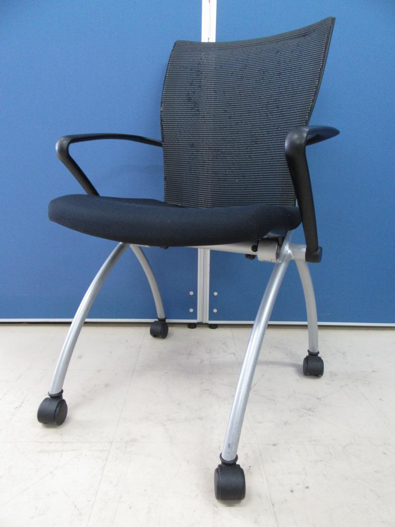 [特別ご奉仕!!]ヘイワース社製 ネスティングチェア■背面メッシュ生地に穴がある為、お安くご提案させて頂きます!!
                        
                                    中古
            