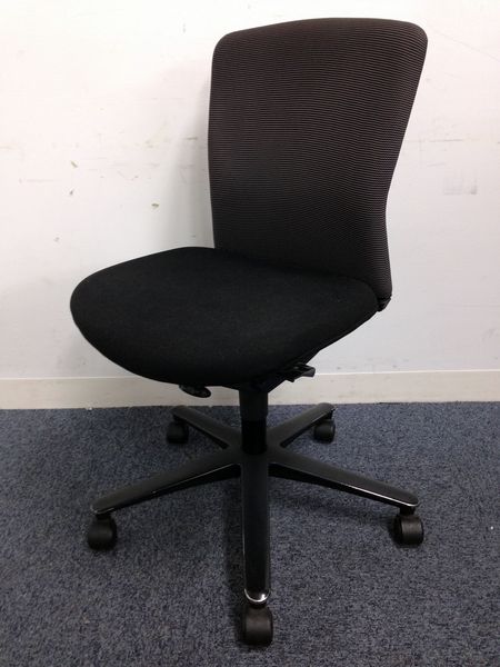 【名古屋エリア在庫】ロッキングと座面奥行き調整付きのおすすめオフィスチェア！！
                        ルディオ
                                    中古
            