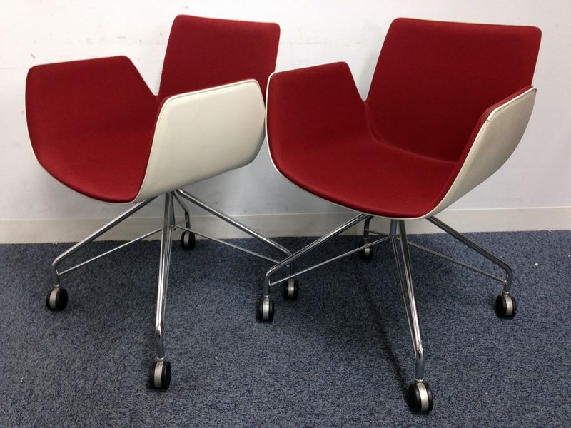 【限定1セット】2脚まとめてお得にご購入可能！！　人気の高いデザイン！！
                        GM-C
                                    中古
            