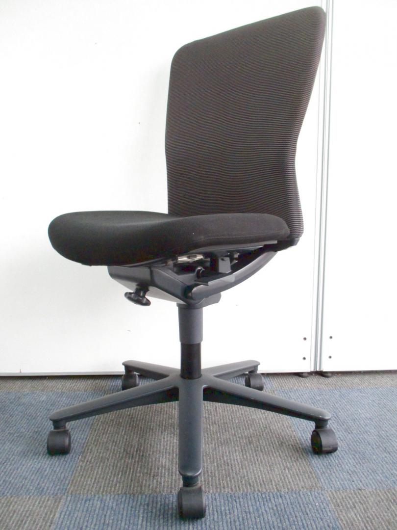 【おつとめ品の為お安く！】グレーのストライプがお洒落【背もたれ部分にほつれ有り】
                        ルディオ
                                    中古
            