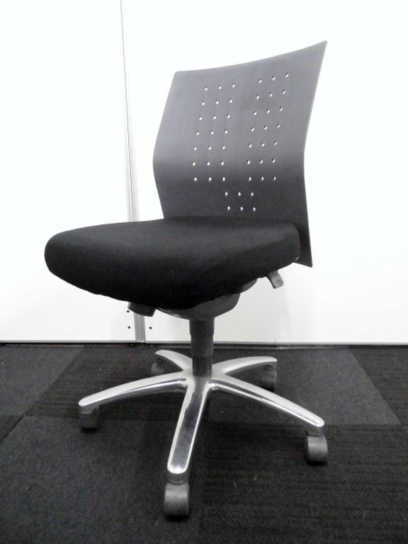 【背もたれヌードタイプ】コクヨ｜エクサージ｜ブラック｜スタイリッシュデザイン！
                        エクサージュ
                                    中古
            