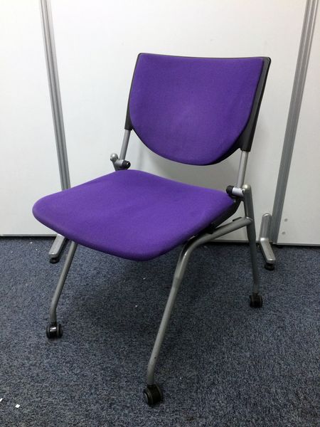 【4脚入荷】オカムラ製　珍しい色の
紫入荷
                        
                                    中古
            