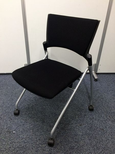 【12脚入荷】汚れの目立たないブラック色　キャスター付
                        
                                    中古
            