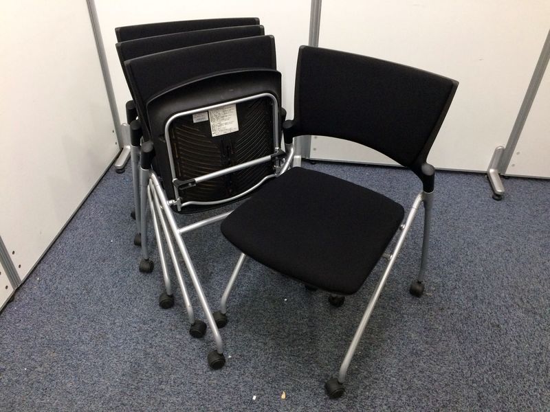 イトーキ　マノス　会議用チェアー　キャスター付で動きも楽々　残り3脚
                        
                                    中古
            