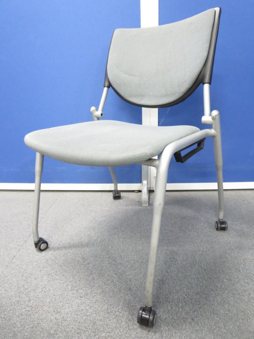 ■スタッキングチェア　キャスター付　グレー　■オカムラ　プロスタックシリーズ　背パッドタイプ
                        プロスタック
                                    中古
            