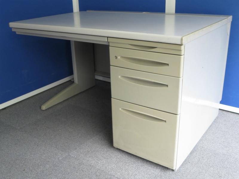 【お値段重視！】■片袖机　W1200mm　■ウチダ（UCHIDA） ■ミオスシリーズ（mios）【日焼け・パーツ欠け】
                        ミオスＮ
                                    中古
            