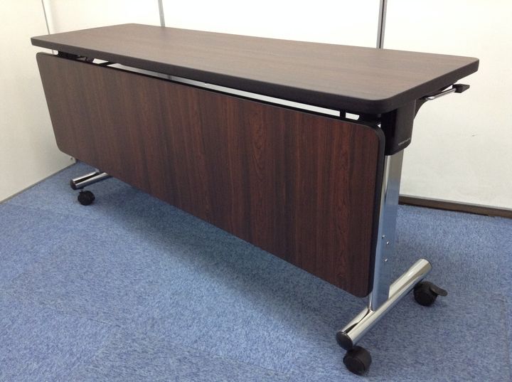 【オカムラ製のサイドスタックテーブル】　幕板付き
                        
                                    中古
            