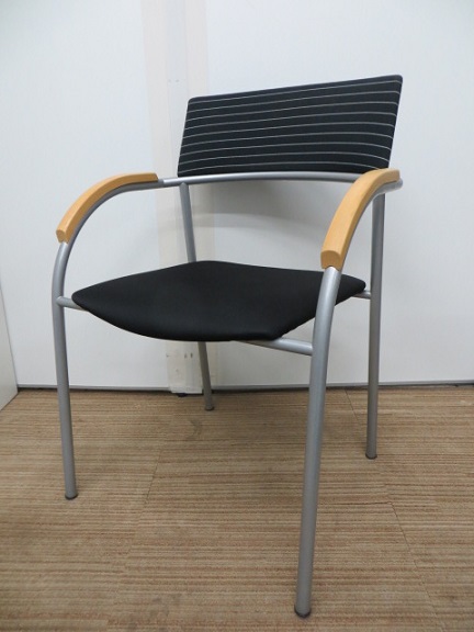 【12台入荷！！】
国内4大メーカーオカムラのスタッキングチェア！
                        
                                    中古
            