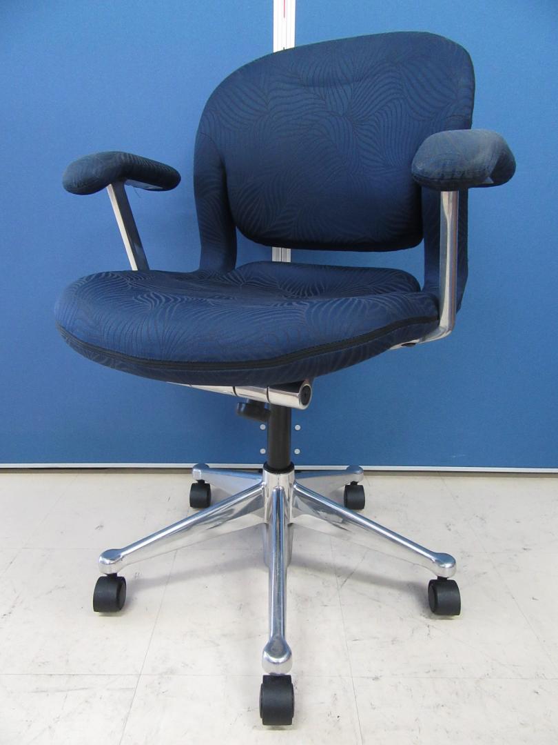 中古】アーロンチェア Herman Miller/ハーマンミラー 肘付ローバックチェア 181526 - 中古オフィス家具ならオフィスバスターズ