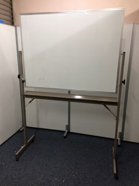 【限定一枚】両面式のホワイトボード
                        
                                    中古
            