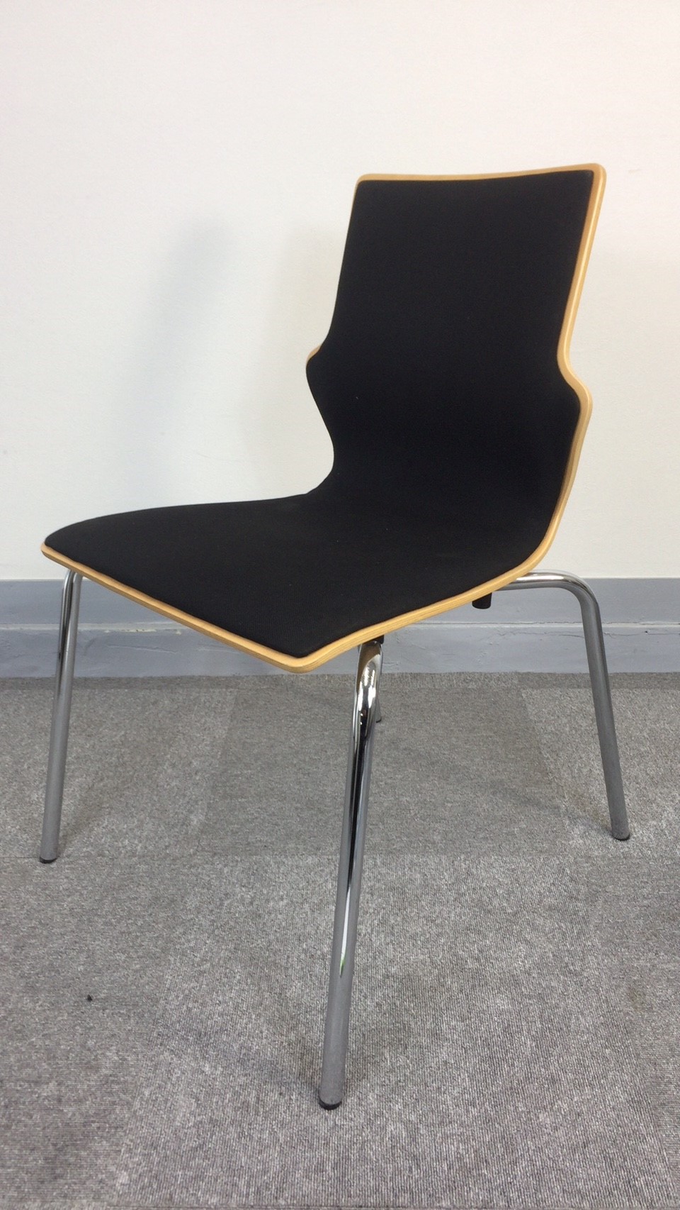 【KS】[木製]会議用や休憩スペースのテーブル用チェアに最適
                        
                                    中古
            