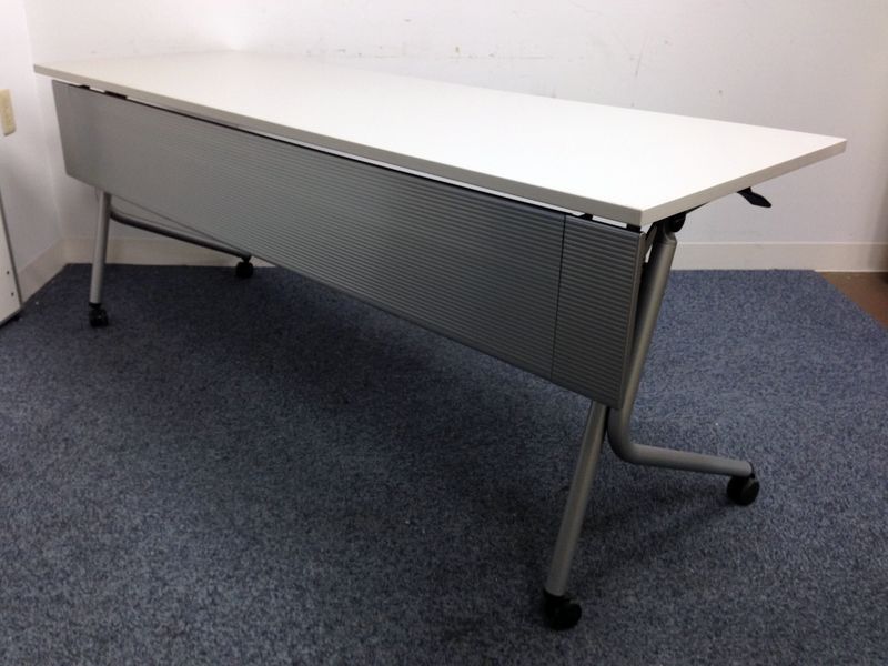 【4台入荷】幕板付きで女性にも優しい！！　収納力も抜群です！！
                        
                                    中古
            