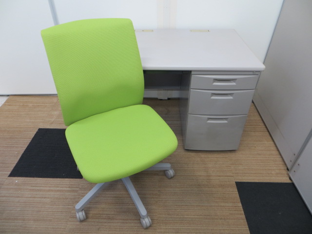 【セット商品】Ｗ1000のコンパクトなイトーキの片袖デスクとオカムラのチェアセット‼
                        
                                    中古
            