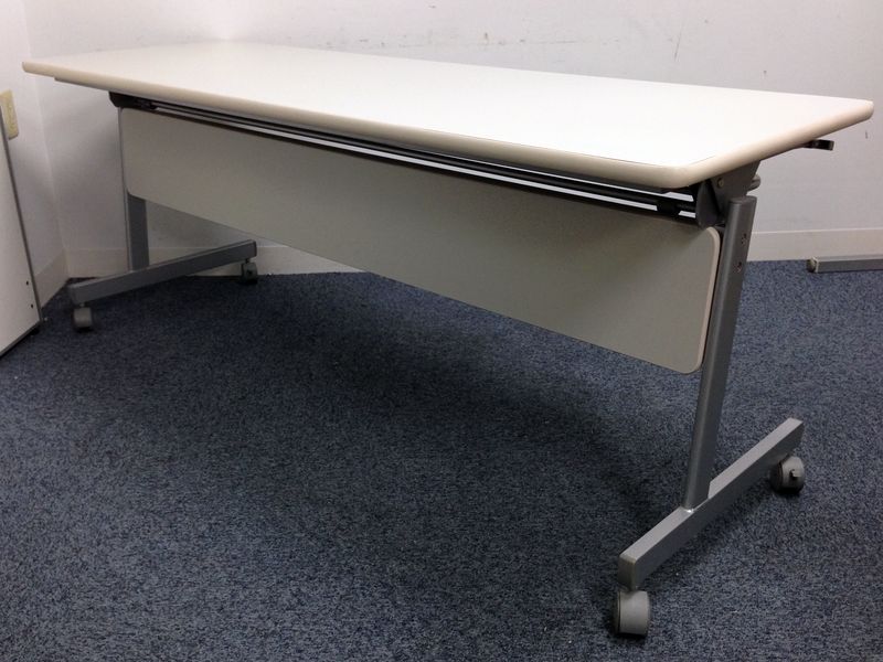 【おつとめ品】幅1800奥行600のスタックテーブル｜キャスター異音のため｜使用問題なし
                        
                                    中古
            