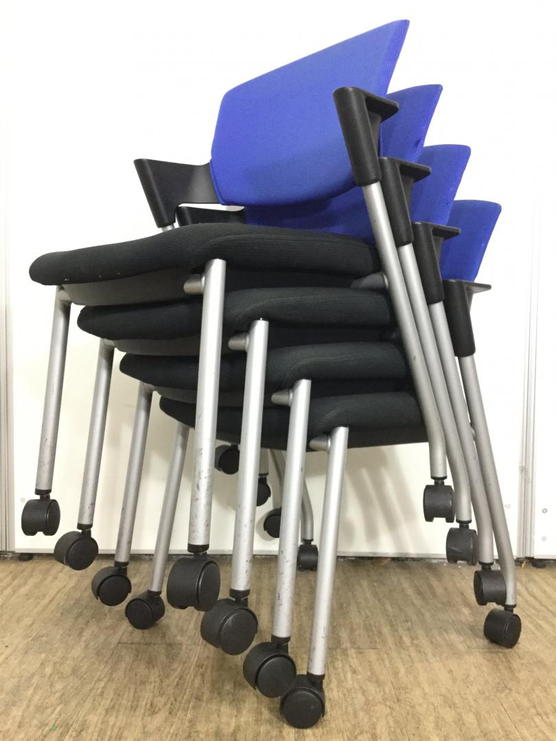 【4脚セット】柔らかい座面と肘付きが特徴｜コクヨ｜プロッティ
                        プロッティ
                                    中古
            
