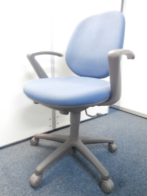 【10脚限定！！ブルーの肘付OAチェアの入荷です！！】
                        ジャスト
                                    中古
            