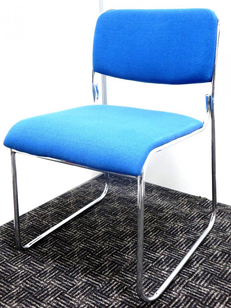 【８脚入荷】会議用や打ち合わせ用にぴったりチェア■重ねて収納出来るので省スペース！■シンプルイズベストな方に！
                        
                                    中古
            