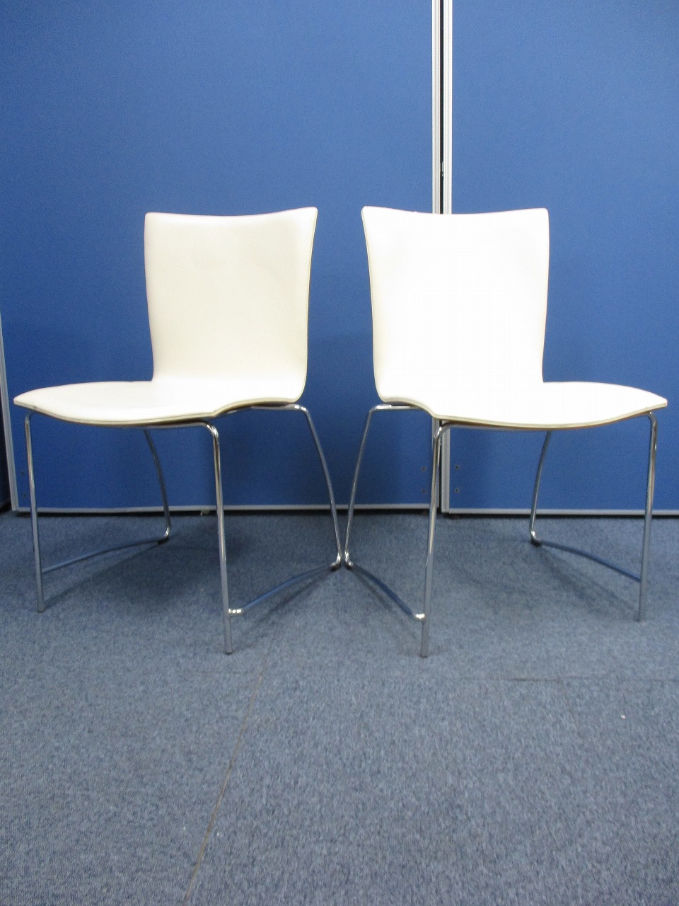 【希少デザイナーズチェア2脚セット！！】■エーディコア■座面は人気のホワイトカラーに背面はナチュラルカラー♪
                        
                                    中古
            