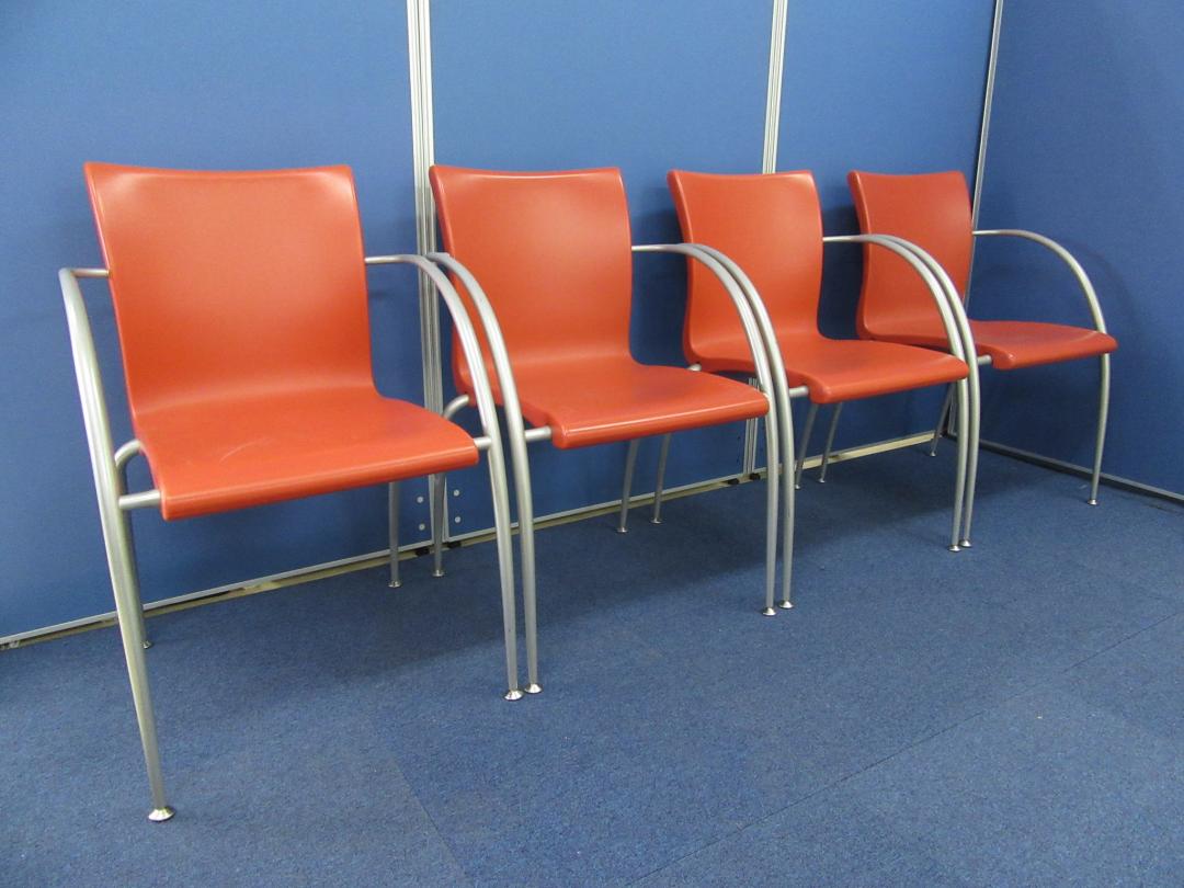 [お買い得な4脚セット!!]ウィスナーハーガー社製 スタッキングチェア■明るいレッドカラーでポップな空間に仕上げませんか!?使用しない時は重ねて収納可能です!![希少入荷]
                        
                                    中古
            