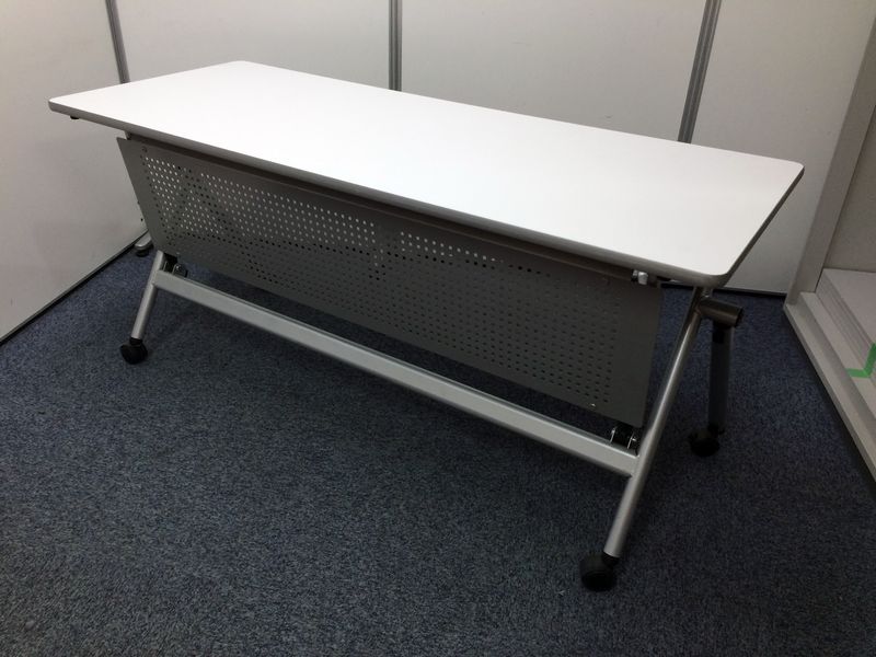 【5台入荷】イトーキ製のサイドスタックテーブル人気のホワイト色
                        
                                    中古
            