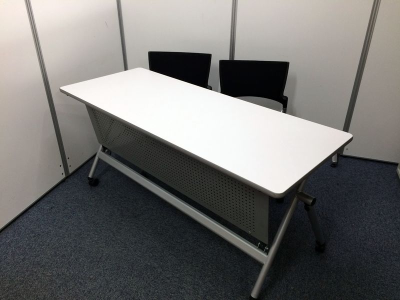 【１セット商品】イトーキ製のミーティングセット※チェアは変わる場合あり
                        その他シリーズ
                                    中古
            