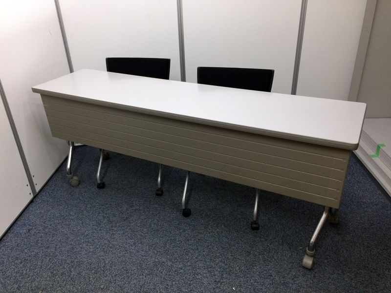 【セット商品】オカムラ製とイトーキ製の豪華なミーティングセット
                        
                                    中古
            