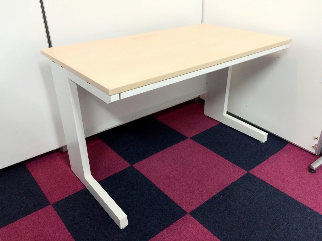 【状態良好】【木目がオフィスを明るく演出】内田洋行製　平デスク　スカエナ　横幅1200mm 高さ720mm～【飯田橋店厳選商品】
                        スカエナ
                                    新古品
            