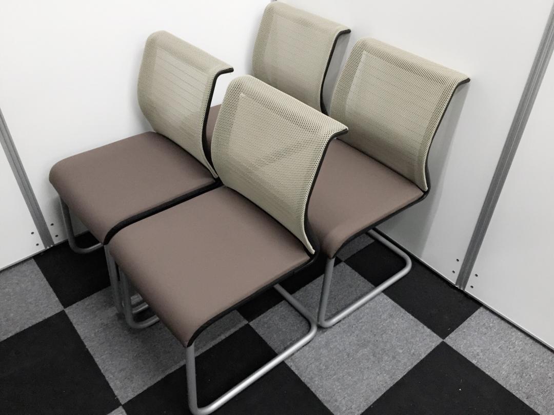 【状態良好 4脚セット】1セット限定です！シックなで且つスタイリッシュなミーティングチェア入荷！御客様のお問い合わせも多いメッシュ生地！
                        Think（シンク）
                                    中古
            