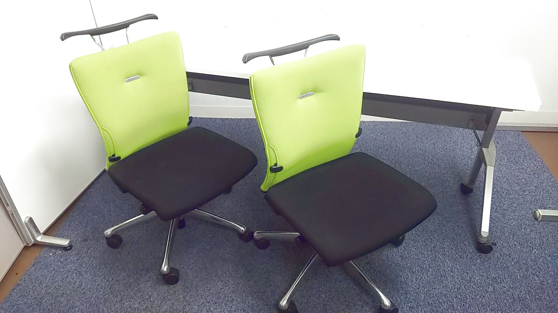 【テーブル傷あり特別価格商品＋同じメーカーのチェアセット】【当店限定】オカムラの組み合わせ！2セット揃います！テーブル7,800円＋チェア2脚34,000円＝41,800円→40,000円
                        フラプター
                                    中古
            