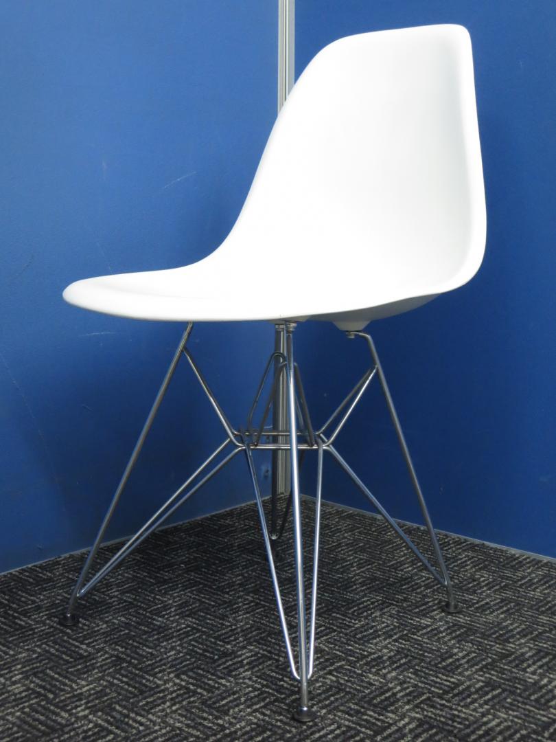 【８脚入荷！！】■海外メーカーVitra製■有名デザイナーのお洒落且つ利便性の高いチェア！■大人気の為、お問い合わせはお早めに！！
                        esmes
                                    中古
            
