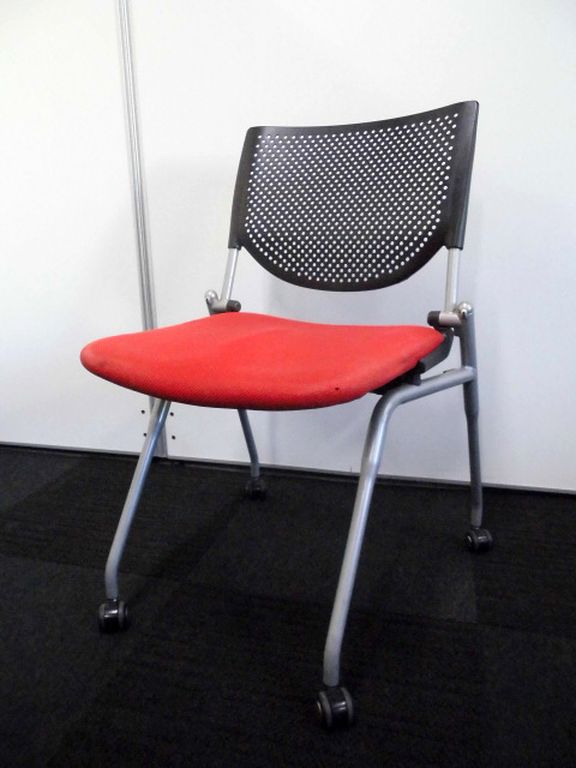 【在庫処分品！】オカムラ製｜プロスタック｜ネスティングチェア｜レッド×ブラック
                        プロスタック
                                    中古
            