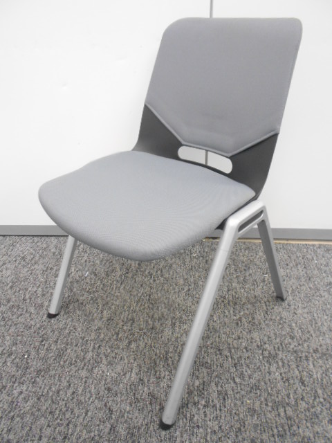 【コクヨ製スタッキングチェア8脚入荷！】揃いでお探しのお客様、お早めに
                        
                                    中古
            