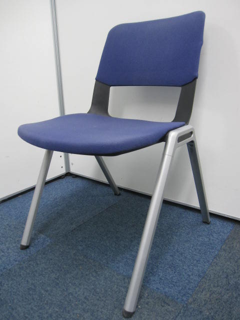 ★スタッキングチェア　★座り心地抜群！　★ブルーグレー　★コクヨ（KOKUYO）★中古会議チェアー★奥深くまで座れ疲れにくいです。中古オフィス家具 
                        
                                    中古
            