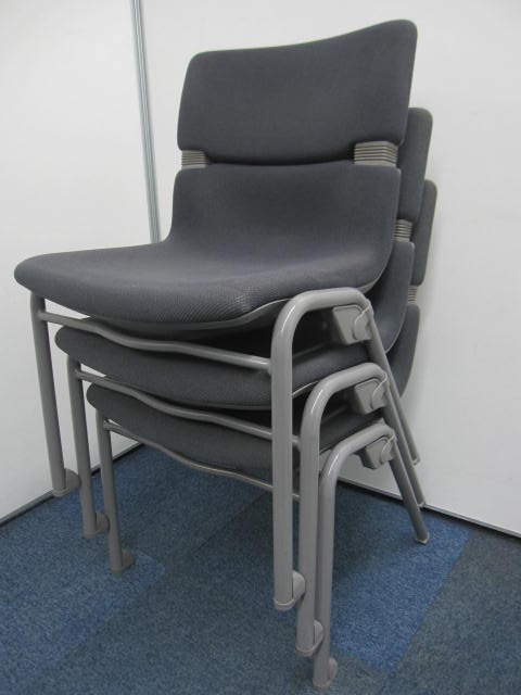 【セット商品】【イトーキ製:ド-サルシリーズ】【3脚×1セット】独特なフォルムが特徴的！■重ねて省スペース■
                        ドーサル
                                    中古
            