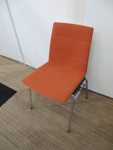 【重ねて便利】重ねて収納できるオカムラ製のスタッキングチェア【中古オフィス家具】
                        
                                    中古
            