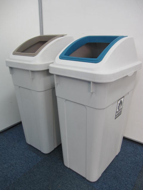 【２つセット★ゴミ箱にもこだわりを】ポップなカラーがオフィスを明るくします☆お手頃価格でご提供！！
                        
                                    中古
            