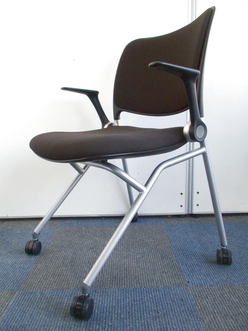 【収納に便利なミーティングチェア！】内田洋行製のチェア！【ミーティングルームにおすすめ！】
                        Blume(ブルーメ)
                                    中古
            