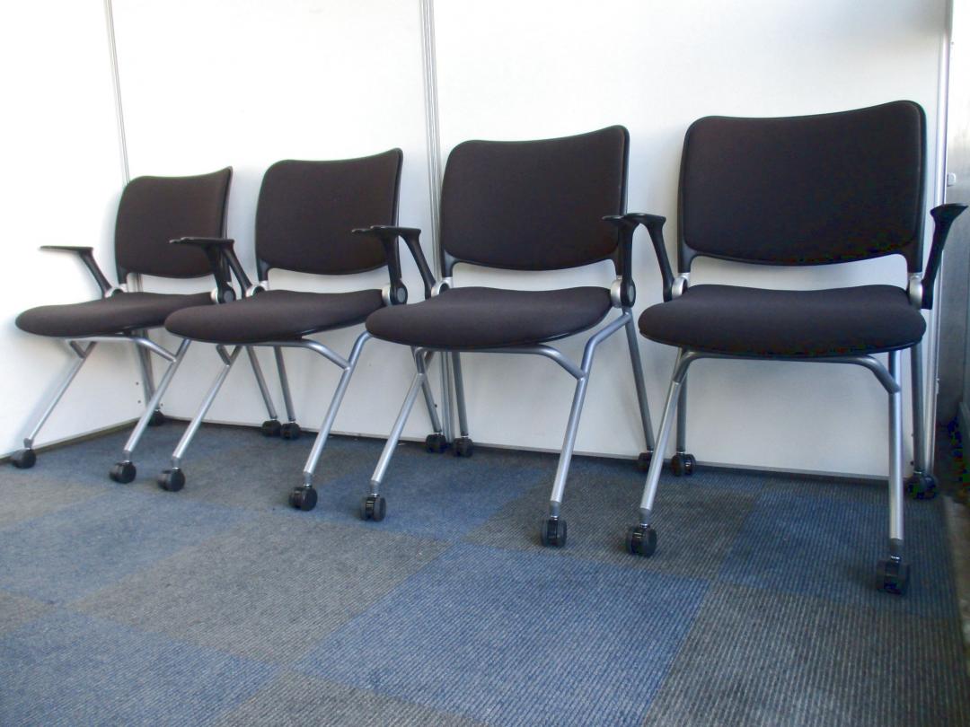 【お得な4脚１セット！】ウチダ製のミーティングチェア！【合わせやすいブラック色！】
                        Blume(ブルーメ)
                                    中古
            