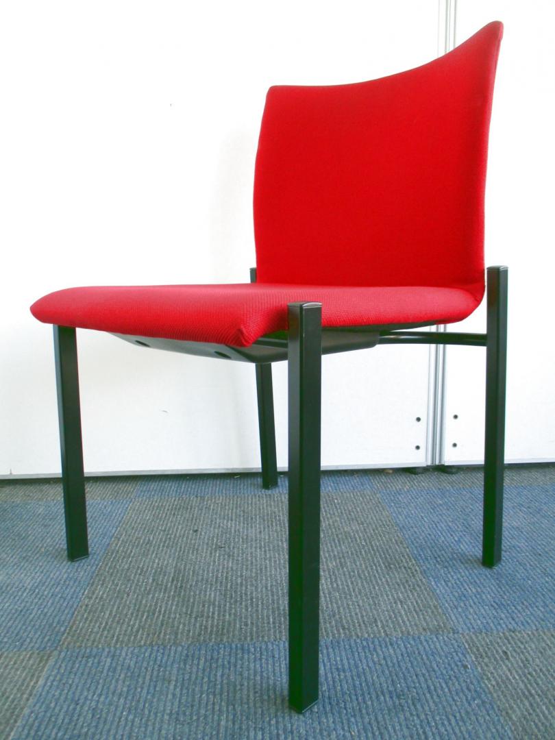 【真っ赤なスタッキングチェア！】クッション性が良いです！【重ねて収納スタッキングチェア！】
                        ビンゴ
                                    中古
            