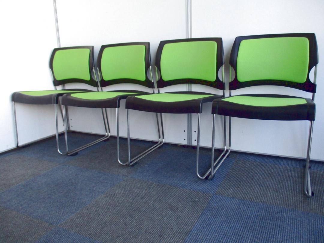 【お得な4脚1セット！】グリーンとブラックのツートンカラーがかっこいい【重ねて収納できます！】
                        プレド
                                    中古
            