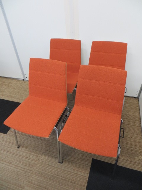 【４脚セット】　オカムラ製のスタッキングチェアセット　【連結可能】

                        
                                    中古
            