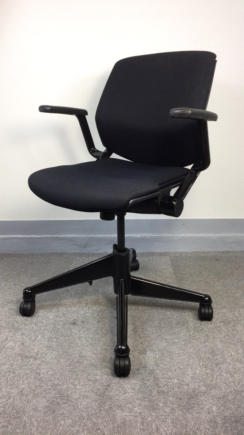 【KS】[希少品]リープチェアで有名なスチールケース社製　カートチェア　不要時は収納できる優れものチェアです
                        カートチェア
                                    中古
            