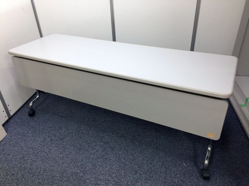 【限定1台】天板が折り畳めるテーブル　入荷しました　幕板付き
                        その他シリーズ
                                    中古
            