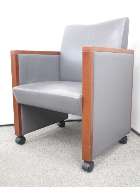 【在庫７脚】高級感あふれるミーティングチェア　会議室・ミーティングスペースに【キャスター付き】
                        その他シリーズ
                                    中古
            