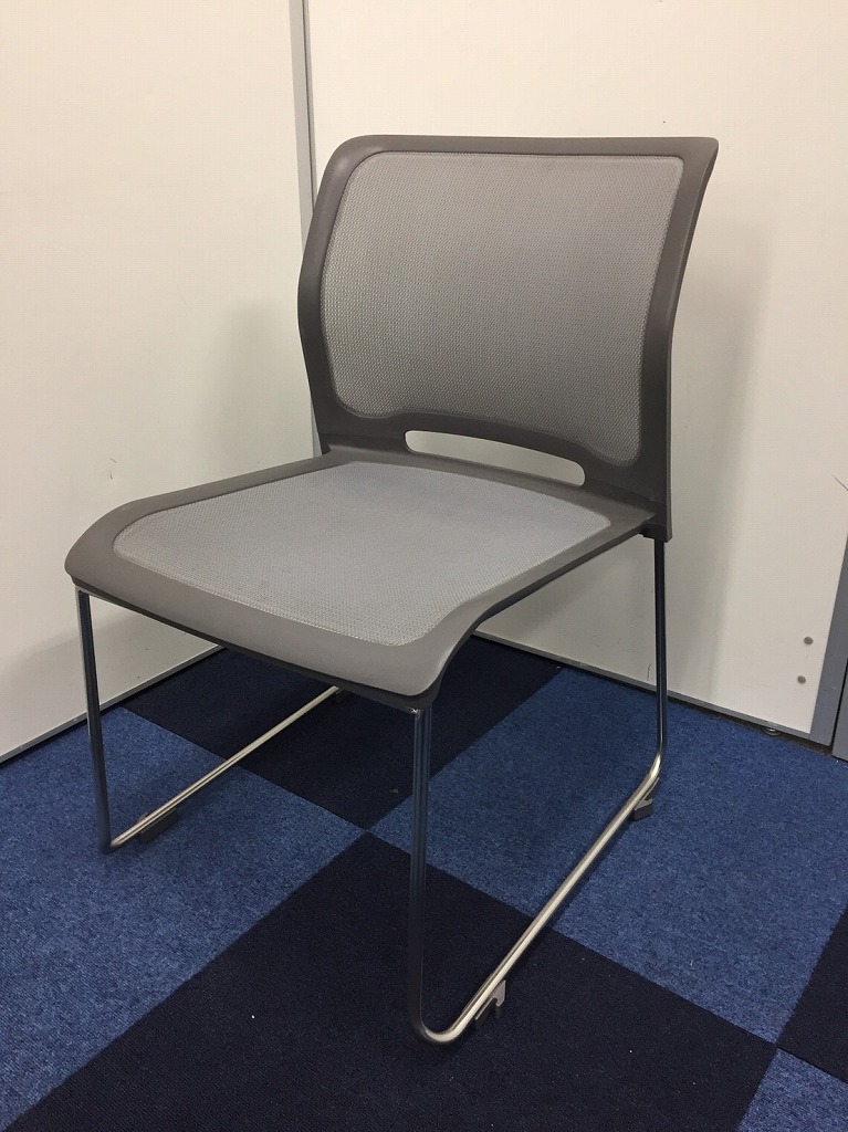 【4脚入荷】とにかく軽い!!背面、座面共に人気のメッシュ生地になっております。今なら４脚揃いでございます!!!
                        
                                    中古
            